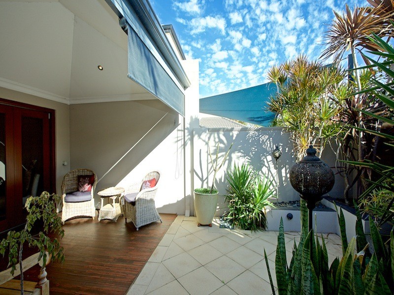 16 Waterview Drive, Woodvale WA 6026