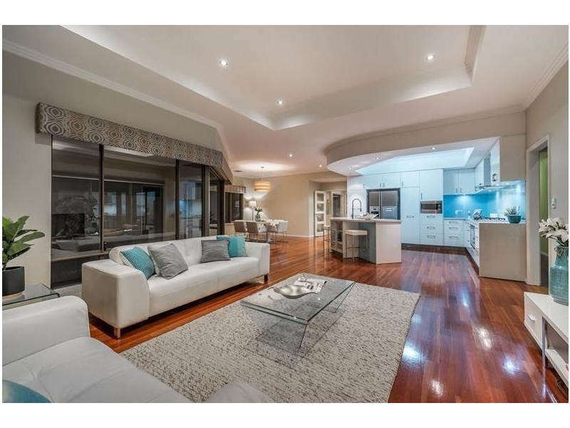 19 Tulum Approach, Iluka WA 6028