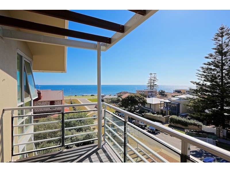 9/11 Rosendo Street, Cottesloe WA 6011