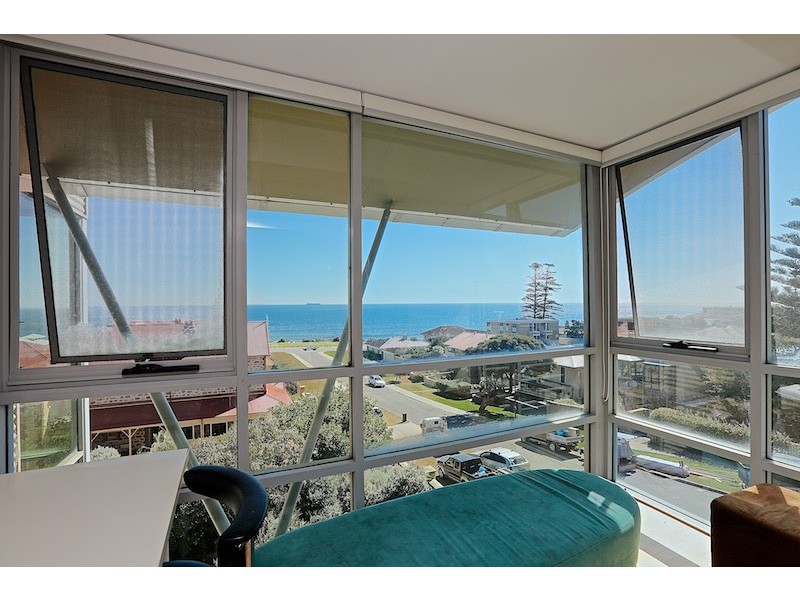 9/11 Rosendo Street, Cottesloe WA 6011