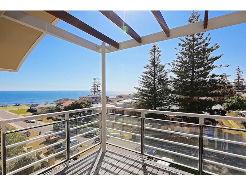 9/11 Rosendo Street, Cottesloe WA 6011