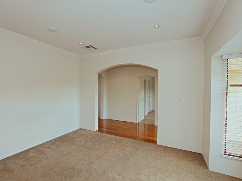 8 Moonflight Crescent, Iluka WA 6028