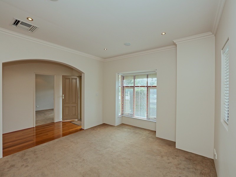 8 Moonflight Crescent, Iluka WA 6028