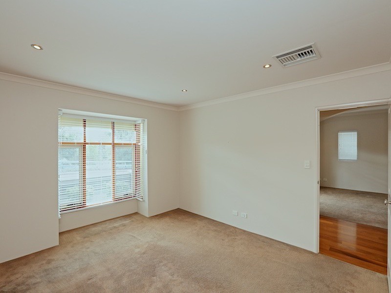 8 Moonflight Crescent, Iluka WA 6028