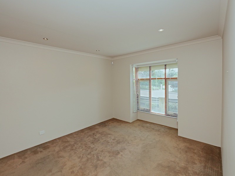 8 Moonflight Crescent, Iluka WA 6028