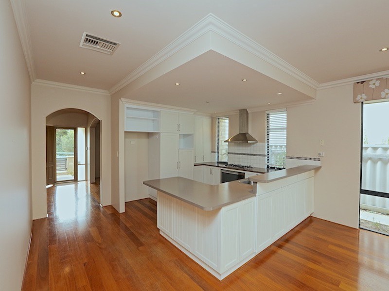 8 Moonflight Crescent, Iluka WA 6028