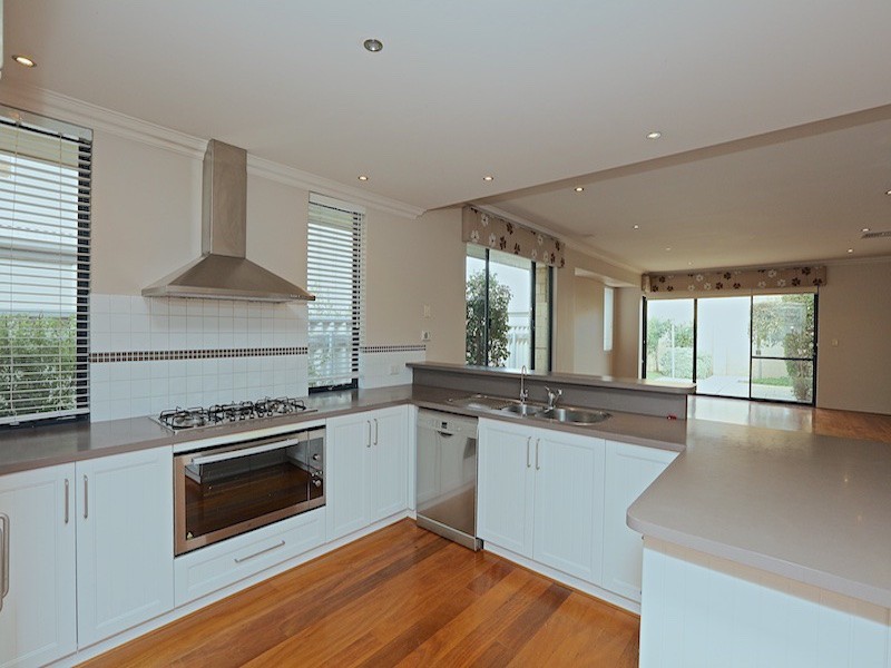 8 Moonflight Crescent, Iluka WA 6028