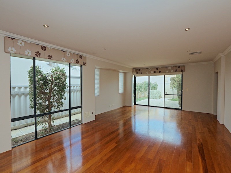 8 Moonflight Crescent, Iluka WA 6028