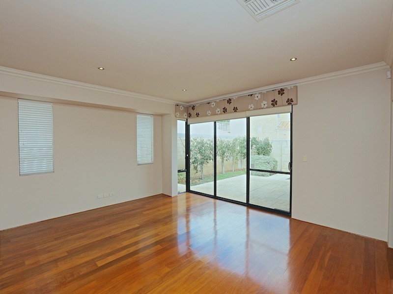 8 Moonflight Crescent, Iluka WA 6028