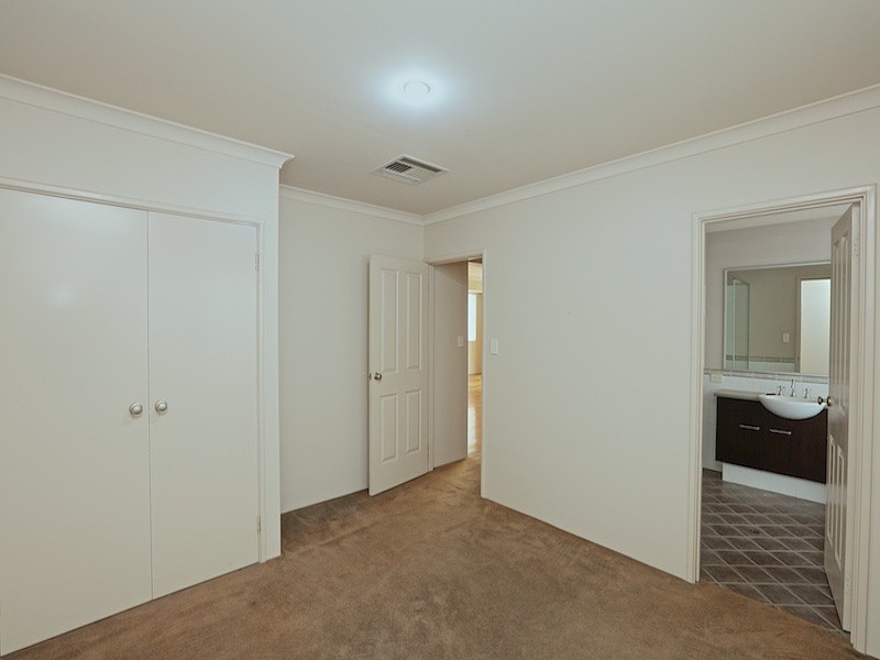 8 Moonflight Crescent, Iluka WA 6028