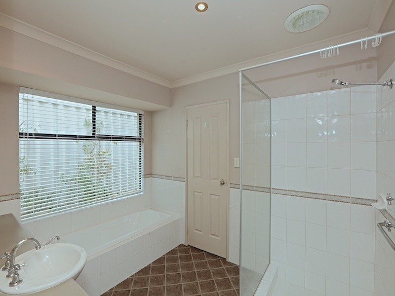 8 Moonflight Crescent, Iluka WA 6028