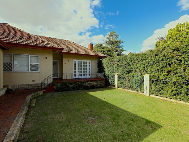 38 Beaconsfield Street, St James WA 6102