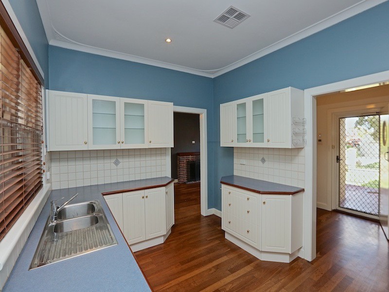 38 Beaconsfield Street, St James WA 6102