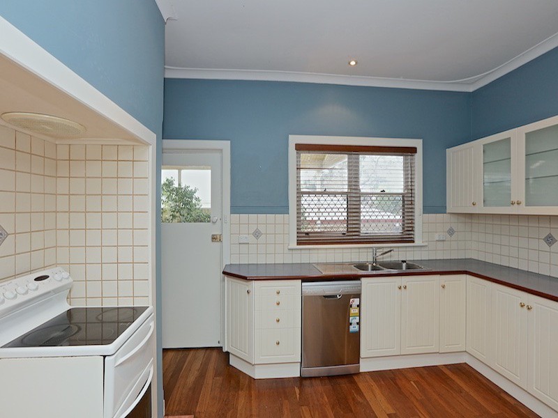 38 Beaconsfield Street, St James WA 6102