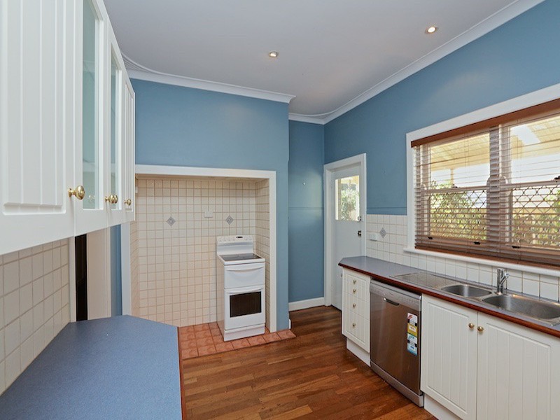 38 Beaconsfield Street, St James WA 6102