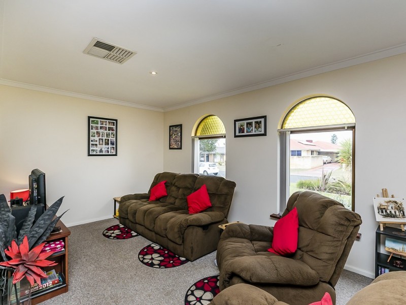 12 Redfin Crescent, Beldon WA 6027