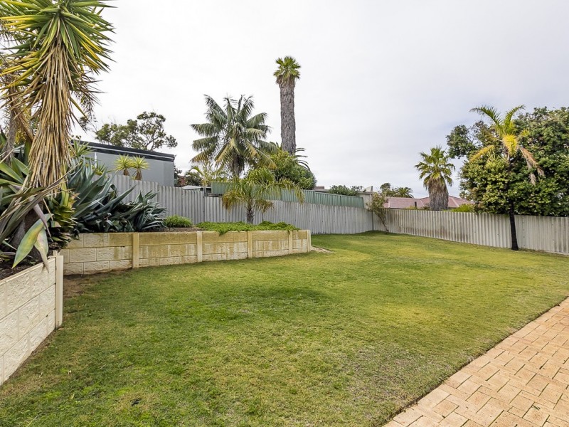 12 Redfin Crescent, Beldon WA 6027