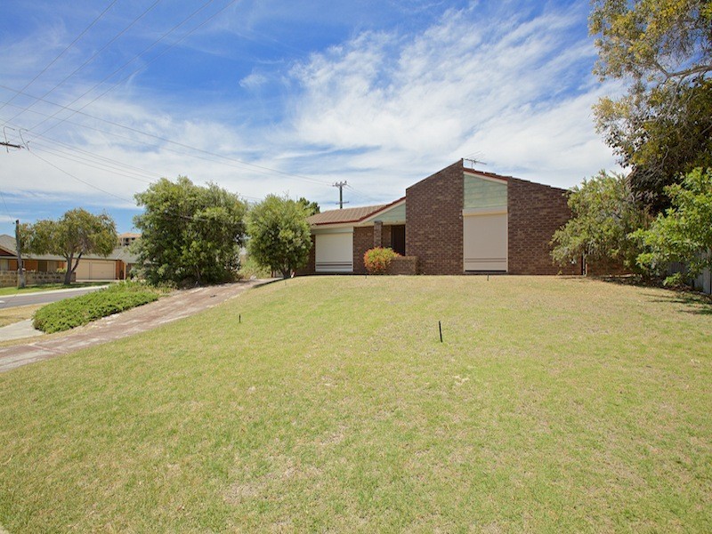 4 Angove Drive, Hillarys WA 6025