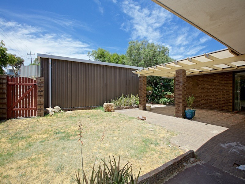 4 Angove Drive, Hillarys WA 6025