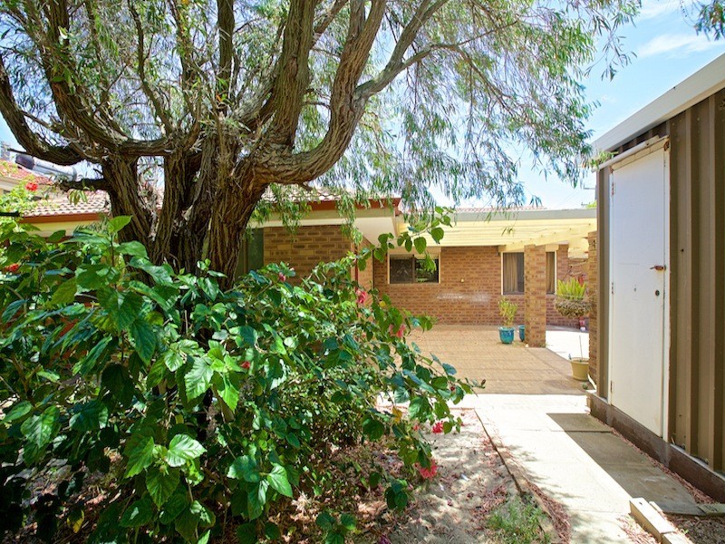 4 Angove Drive, Hillarys WA 6025