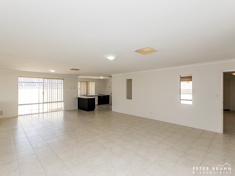 8 Turner Parkway, Carramar WA 6031
