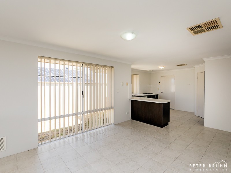 8 Turner Parkway, Carramar WA 6031