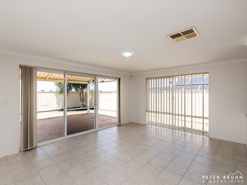 8 Turner Parkway, Carramar WA 6031