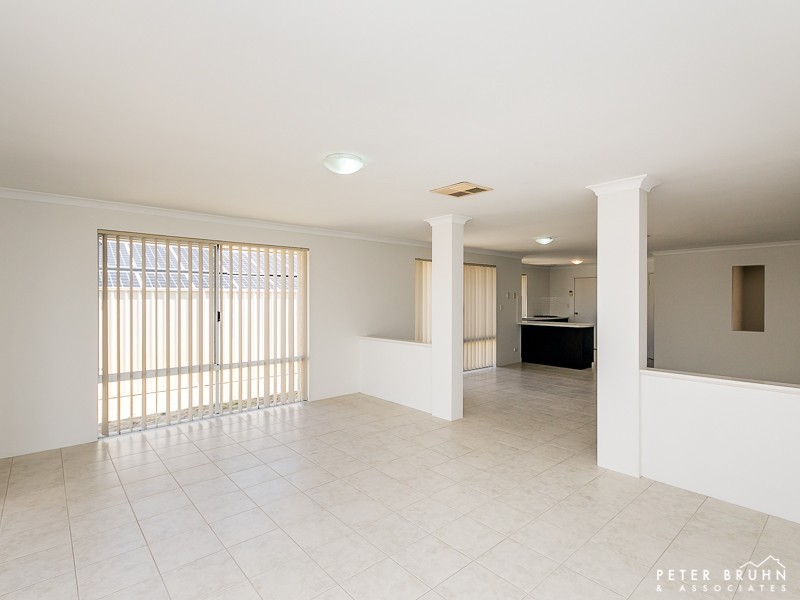 8 Turner Parkway, Carramar WA 6031