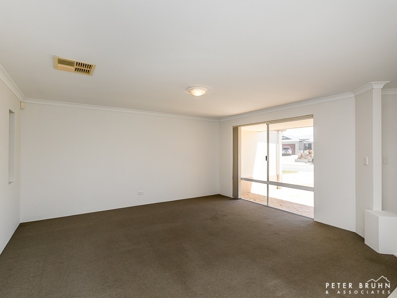 8 Turner Parkway, Carramar WA 6031