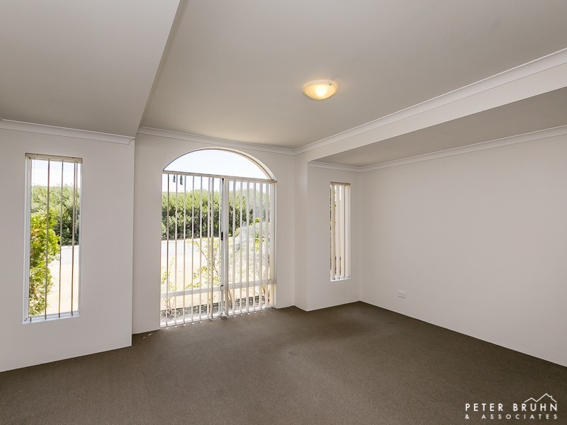 8 Turner Parkway, Carramar WA 6031