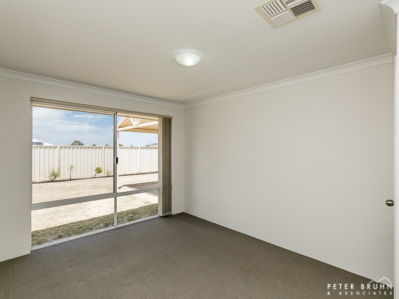8 Turner Parkway, Carramar WA 6031