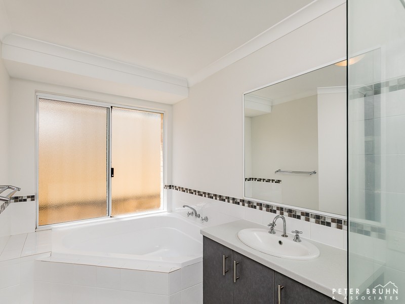 8 Turner Parkway, Carramar WA 6031