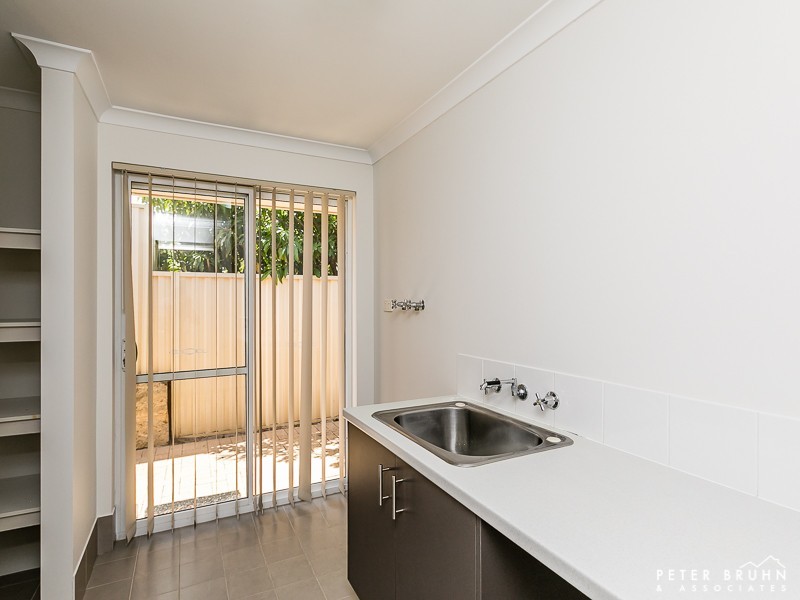 8 Turner Parkway, Carramar WA 6031