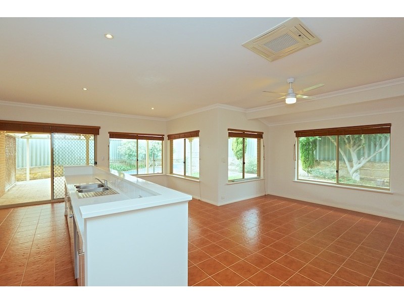 14 Sanur Rise, Iluka WA 6028