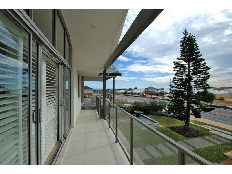 453 Burns Beach Road, Iluka WA 6028