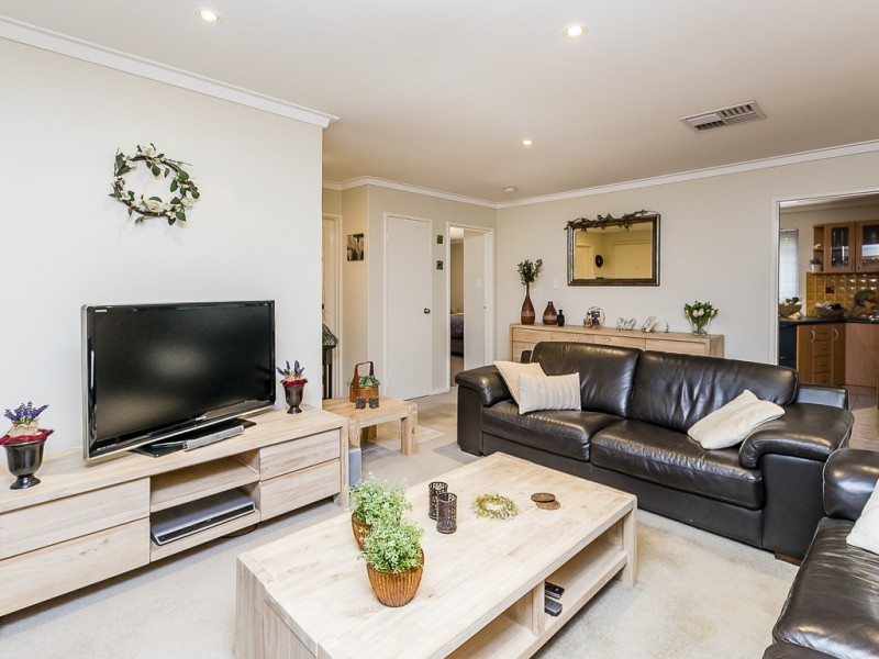 6 Staff Court, Beldon WA 6027