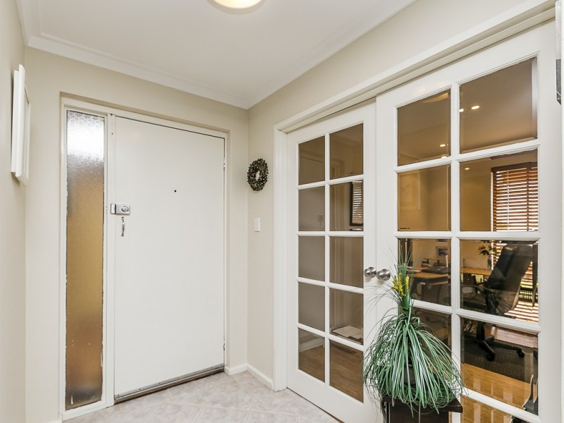 6 Staff Court, Beldon WA 6027