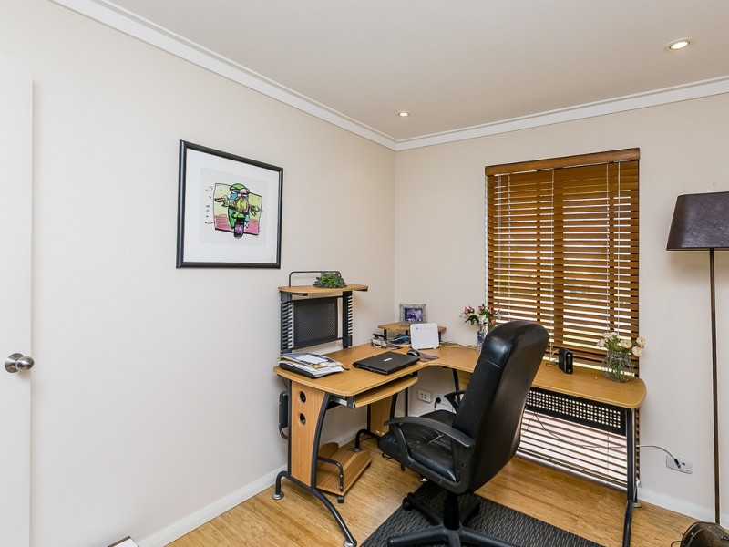 6 Staff Court, Beldon WA 6027