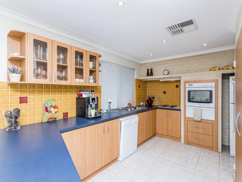 6 Staff Court, Beldon WA 6027