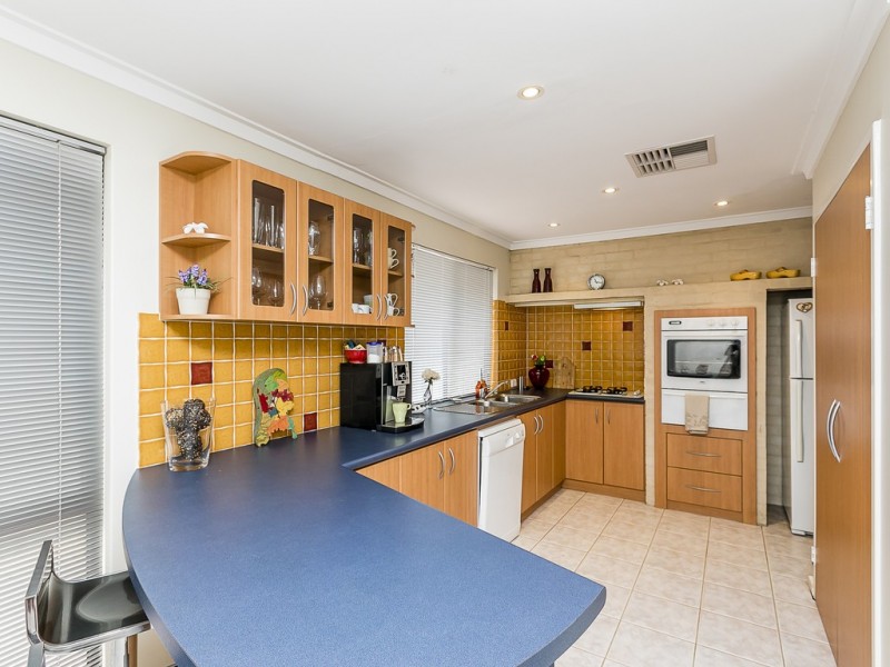 6 Staff Court, Beldon WA 6027