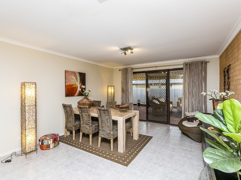 6 Staff Court, Beldon WA 6027