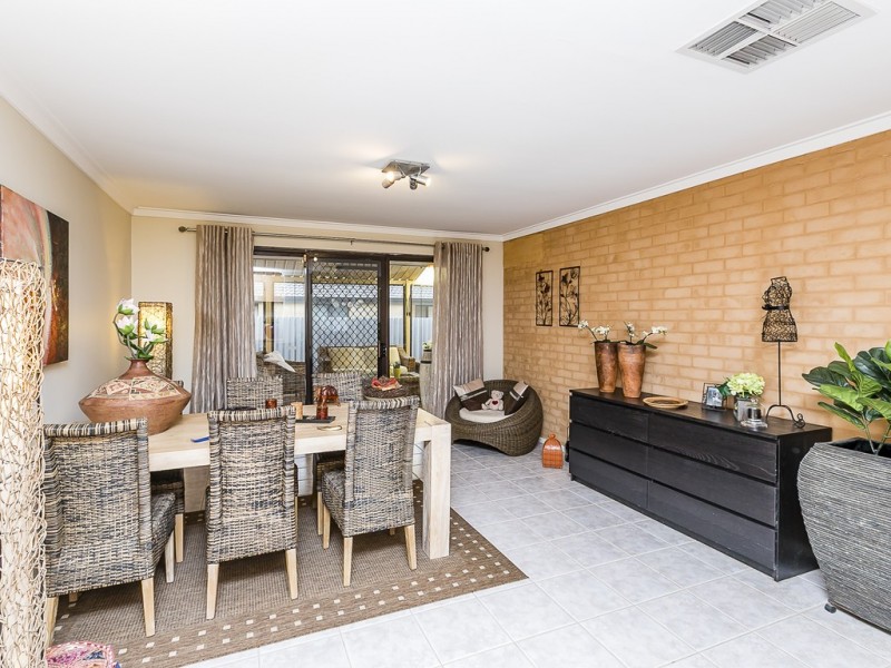 6 Staff Court, Beldon WA 6027