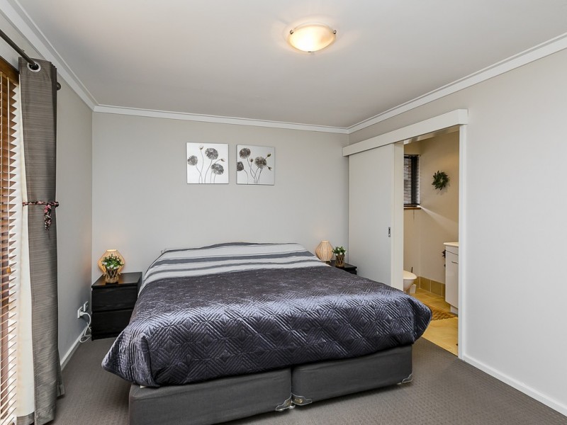 6 Staff Court, Beldon WA 6027