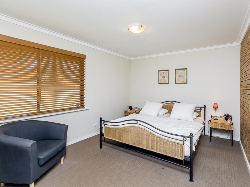6 Staff Court, Beldon WA 6027