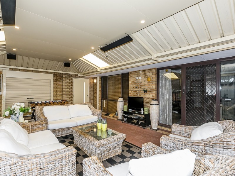 6 Staff Court, Beldon WA 6027