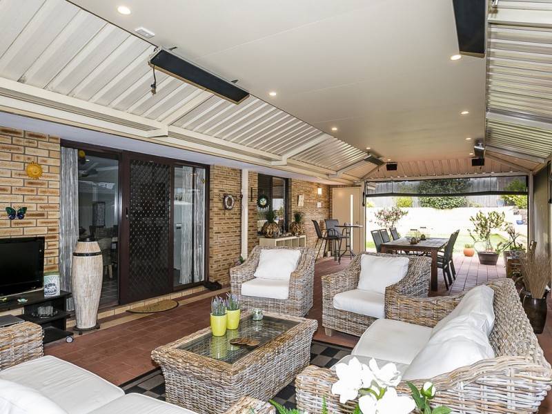 6 Staff Court, Beldon WA 6027