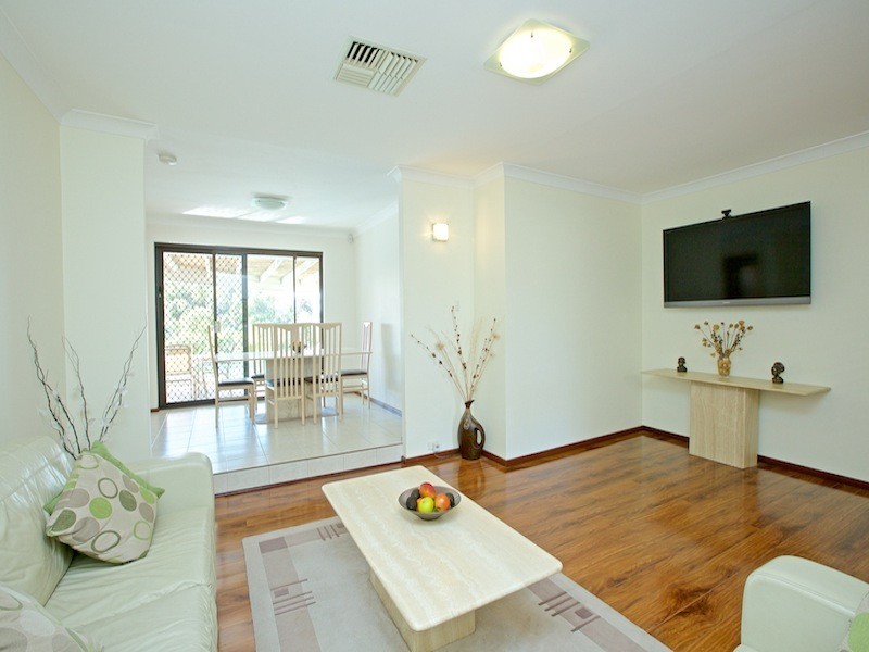 38 Lakeview Drive, Edgewater WA 6027