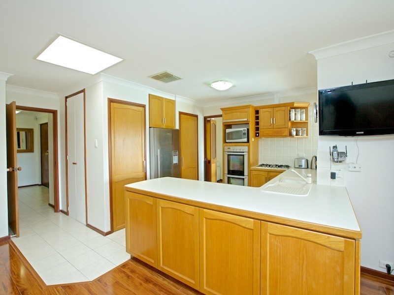 38 Lakeview Drive, Edgewater WA 6027