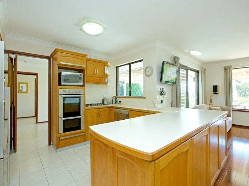 38 Lakeview Drive, Edgewater WA 6027