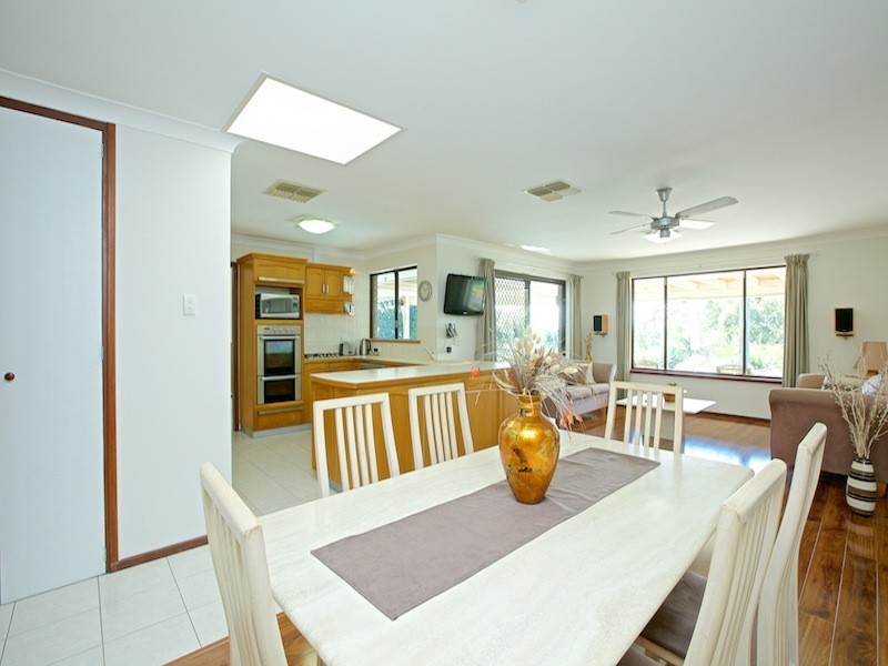 38 Lakeview Drive, Edgewater WA 6027